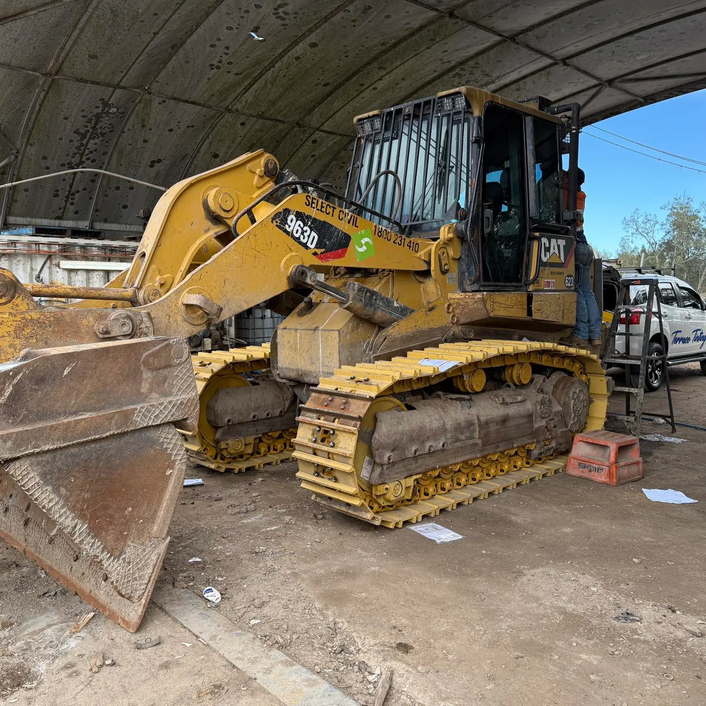 Tracked loader plant tinting completed in the Hunter Valley